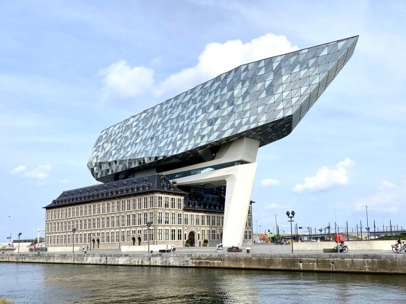 Autoridad portuaria Amberes - ArquiTravel - Zaha Hadid - Amberes - Bélgica